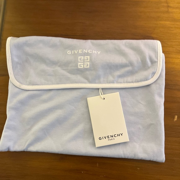 Givenchy Bib Set - Picture 5 of 5